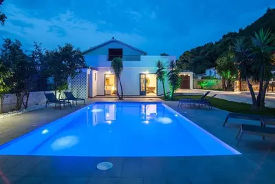 Image de Luxurious Rhodes Villa | Bella Foresta Villa Ii | 5 Bedrooms | Large Private Swimming Pool & 5 Minutes from Beach | Ialysos
