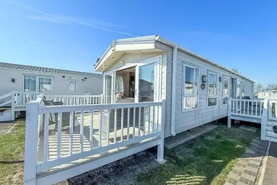 Image de Beautiful caravan with decking & WiFi at St Osyth Beach Holiday Park ref 28077dw