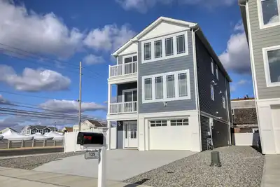 Image de Brand New 4-Bedroom with Den in beautiful Mantoloking