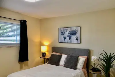 Image de Modern Stylish Unit w/ Parking Perfect for Group