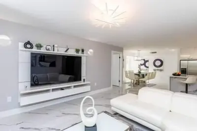 Image de 3208 Luxury 3 Bed 2 Bath Apartment Yacht Club Aventura