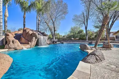 Image de Spacious Glendale Home w/ Outdoor Kitchen!