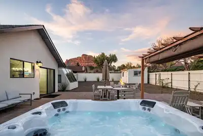 Image de Lovely 5-Star gem by trails, views, hot tub, games. Hikes and restaurants close.