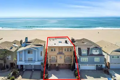 Newer Villa On The Sand 7beds 6baths, Elevator, 5-car parking!