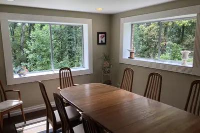 Image de Private entrance lake home with. access to lake.