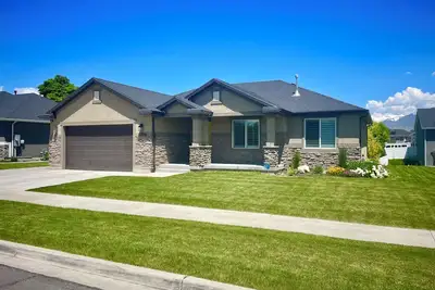 Image de Cozy 6 bedroom with tons of living and sleep space