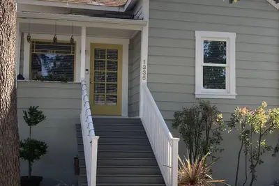 Image de Charming 1920's cottage in St. Helena - walk to town
