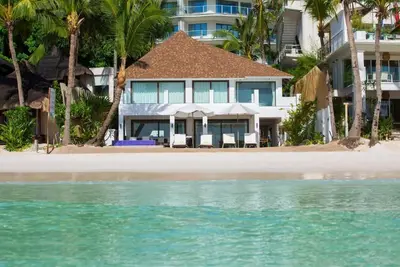 Image de A private space on the white beach with 5 large rooms and beds