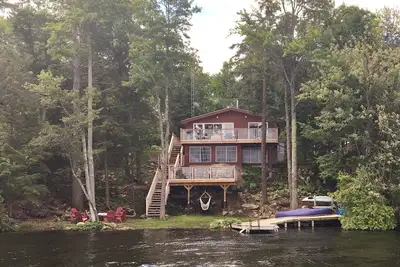 Image de Waterfront Cottage on the Lake, with Game Room, Sunroom