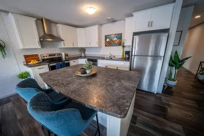 Image de Mountain Views | Air Con | Garage | Large Deck | Nearby Trails | Parking