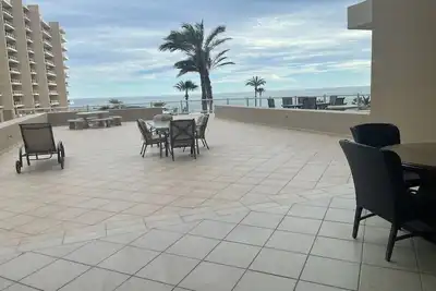 Image de Opalo107 - 3BGround Floor - Huge Private Patio - also renting next door Opalo108