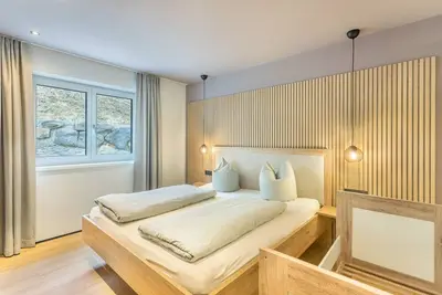 Image de Appartement \"Luisalle Top 2\" avec vue sur les montagnes, terrasse partagée et Wi-Fi.