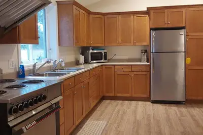 Image de Quiet, private, retreat with waterview. Close to town. Pet friendly.