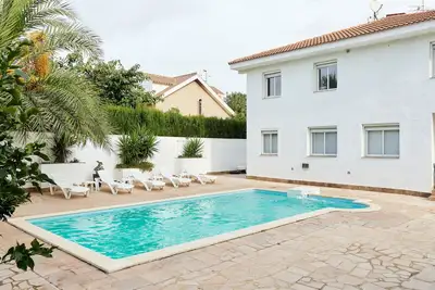 Image de Villa \"Naizan\" avec piscine privée, 3 terrasses et Wi-Fi