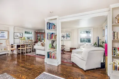 Image de SeaCity View: Wake Up to the Waves - Beautiful Beach View Stay Swampscott!