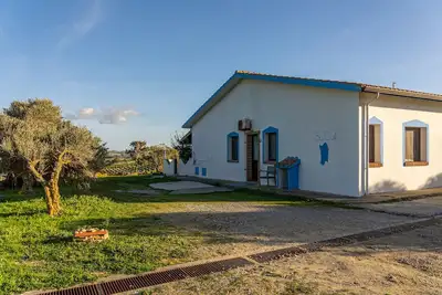 Image de Maison de vacances \"Su Cuili\" avec vue sur les montagnes, piscine partagée et climatisation.