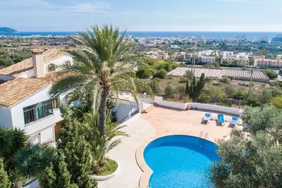 Maison de campagne 'Na Penyal Ref 246' avec vue sur la mer, piscine privée et Wi-Fi.