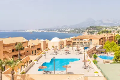 Image de Appartement de vacances \"Magnifique Penthouse Alteamascarat\" avec vue sur la mer, piscine et Wi-Fi.