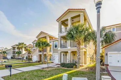 Image de Sea-rendipity: Pool Access & Steps from the Beach!