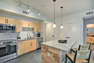 Image de Contemporary Dallas Condo w/ Private Patio