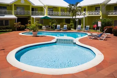 Image de Comfort and Relaxation! Kitchen, Outdoor Pool, Close to Reduit Football Field!
