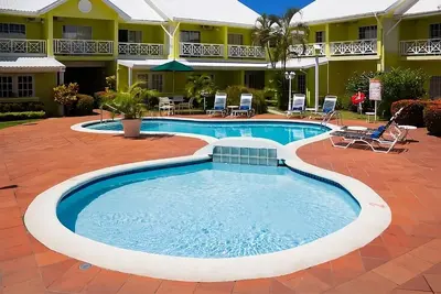 Better Choice for your Vacation! 4 Comfortable Units w/ Kitchen, Outdoor Pool!