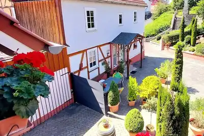 Image de Small, narrow, lovingly renovated half-timbered house in the heart of Waldhessen