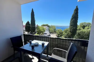 Image de Modern and well equipped apartment with a balcony