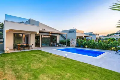 Image de Villa 2br, piscine privée chauffée, à 500m de la plage