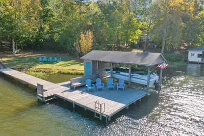 Image de Hummingbird Haven on Lake Gaston| 3 Night Minimum Peak Season!