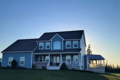 Image de King's Landing - Water View Home with heated pool, quiet area, centrally located