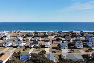 Image de Cozy Kitty Hawk Cottage with Hot Tub, Fire pit and Ocean View