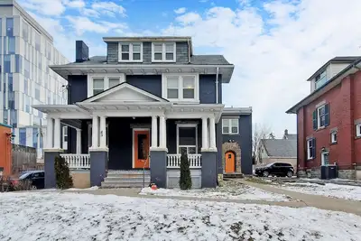 Image de Cozy Apartment in Downtown Brampton ~Walk to restaurants, shopping and Gage Park