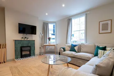 Image de Pass the Keys | Stylish Grade Ii listed house