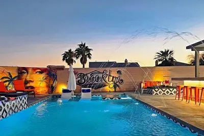 Image de 6 beds Luxury Home | Pool, Spa + Game Room