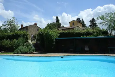 Image de A Charming Country House in the Tuscan Chianti with pool and gardens