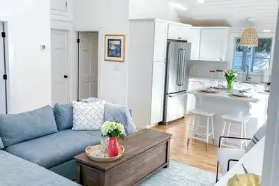 Image de Cozy Brand New. 3 bed 1 Bath, . 8 Mile to Beach.