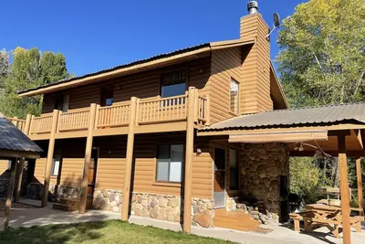 Image de Cabin sleeps 16- only 10 minutes from Wasatch Mountain Uintas National Park