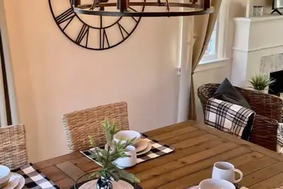 Image de Quiet & Minutes to Both Hospitals, Airport, Downtown, & Colleges