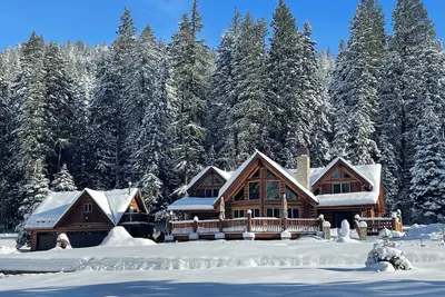 Image de Black Forest Cabin • Near town and Stevens Pass