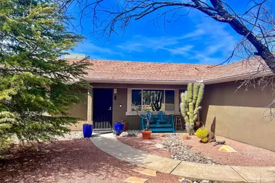Image de Sedona Neighbor to the south