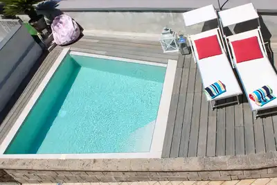 Image de Central villa with pool, terraces and outdoor space