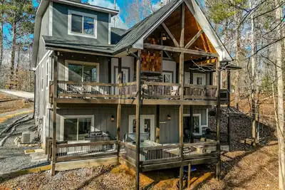 Image de Hearthside Hideaway- New Build, Hot Tub/ Minimum Age Requirement of 25 yrs or ol