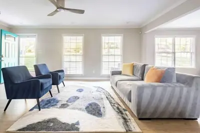 Image de Fully remodeled home, 15 mins from airport and Downtown Atlanta