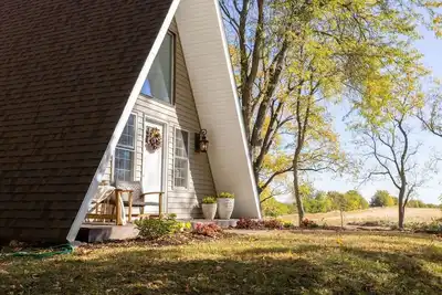 Image de Private Wooded Getaway | Hot Tub | Quiet Seclusion | Fire Pit | Games