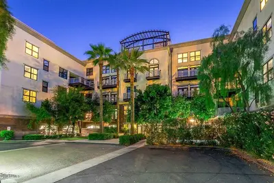 Modern Loft in Mid-Town Phoenix w/garage