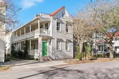 Image de The Swan House | Charleston 3 Bedroom/2 Bathroom!