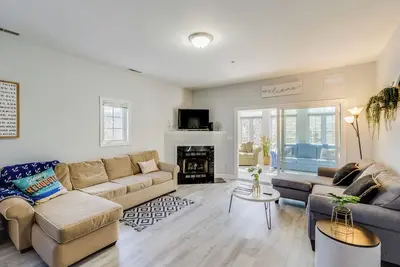 Image de Sunset Vibes Condo - spacious 3br, pool - Lewes, close to everything