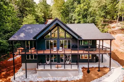 Image de Lake Front - New Build, No Steps to Lake, Quiet Cove, Big Creek -Seasonal Water