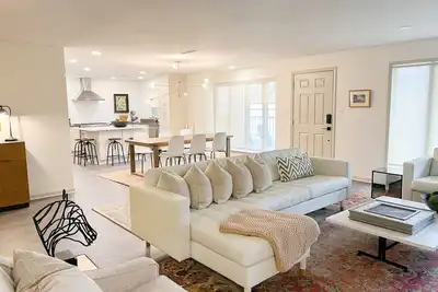 Image de The Reserve on Spring in downtown Searcy close to restaurants and Harding!
